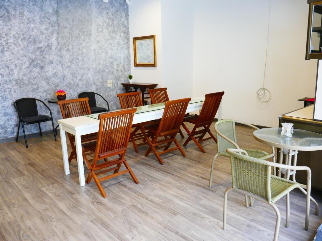 בנגקוק First 1 Boutique Hostel At Sukhumvit 1 מראה חיצוני תמונה