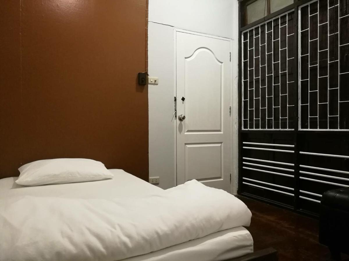 בנגקוק First 1 Boutique Hostel At Sukhumvit 1 מראה חיצוני תמונה