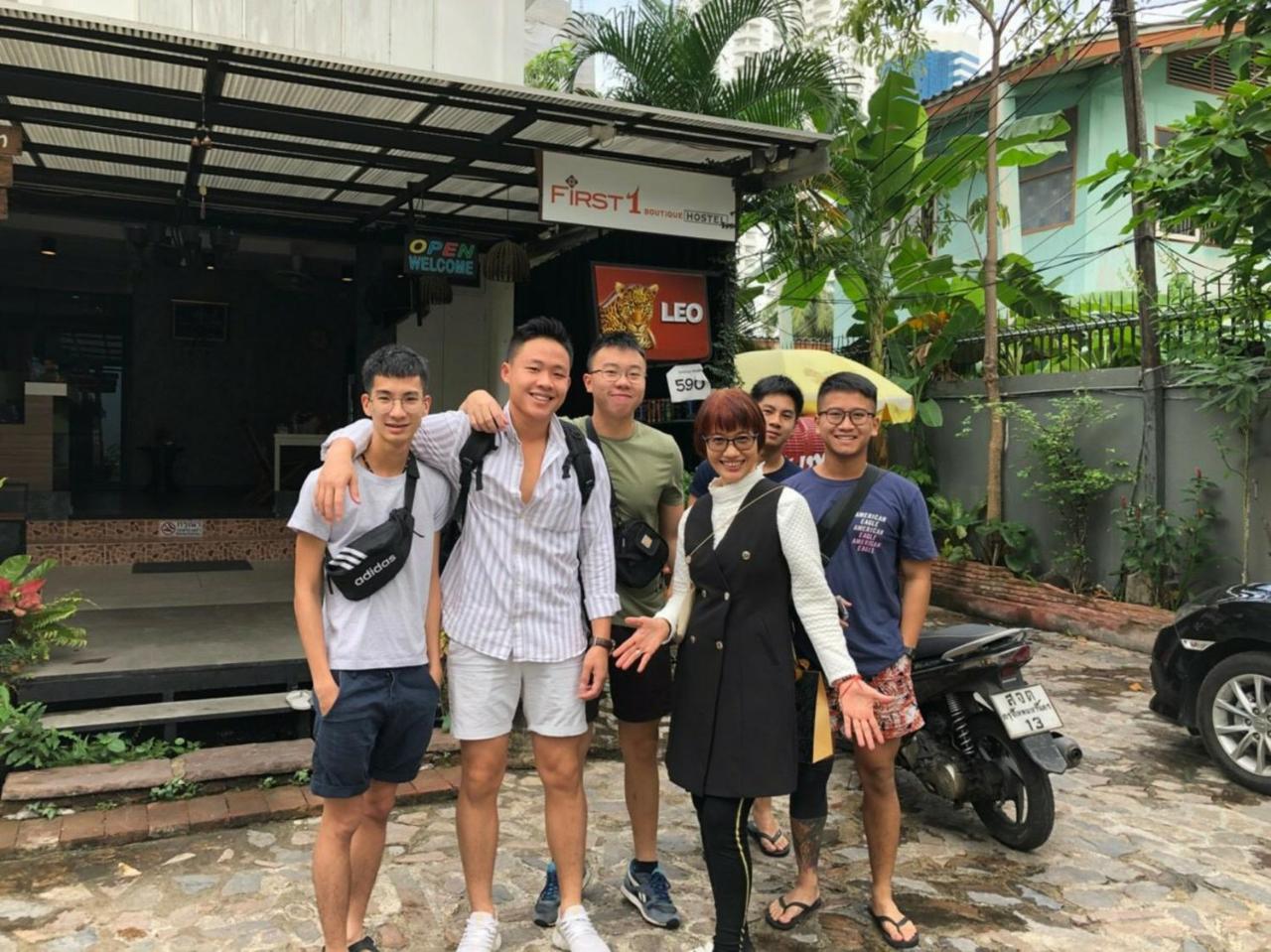 בנגקוק First 1 Boutique Hostel At Sukhumvit 1 מראה חיצוני תמונה